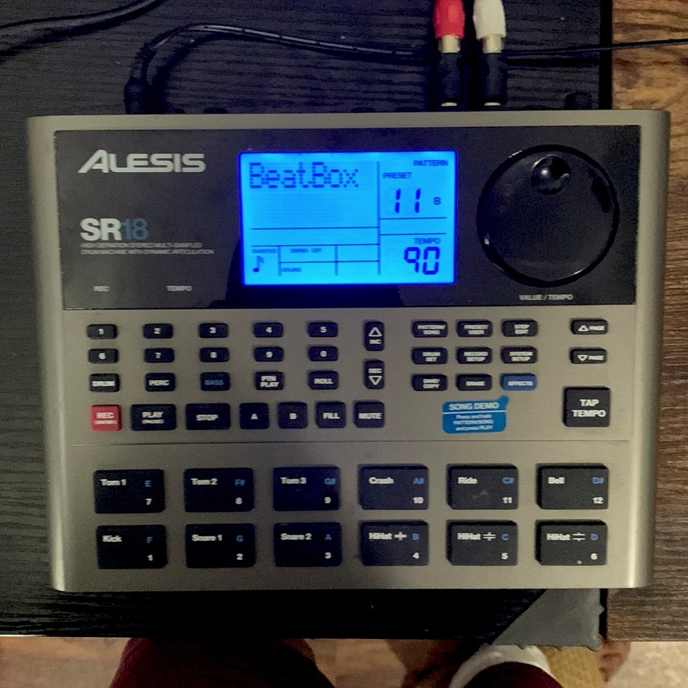 Alesis SR-18